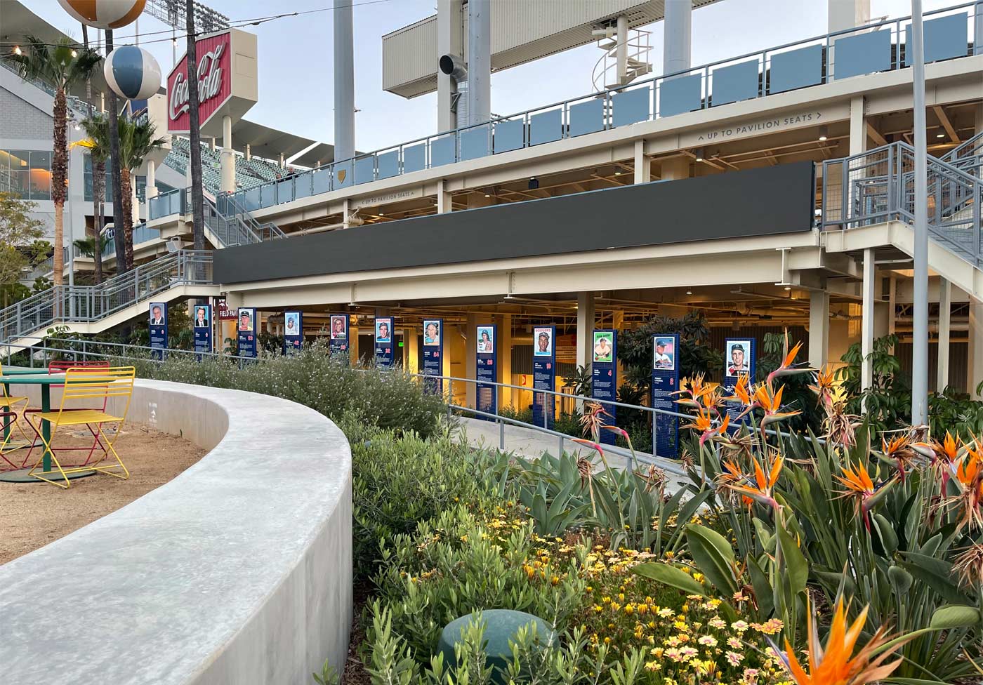 YDI ✎ Dodgers – Center Field Plaza